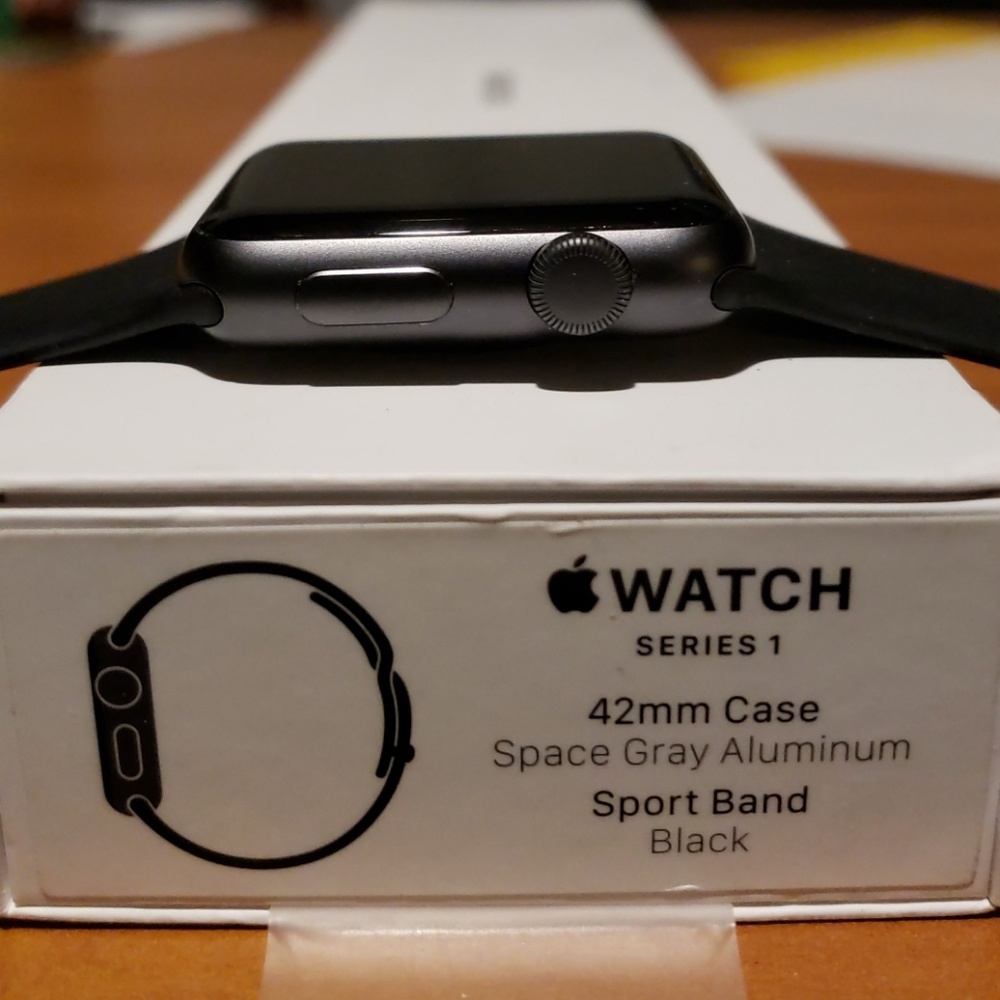 Apple series 1 42mm Like New